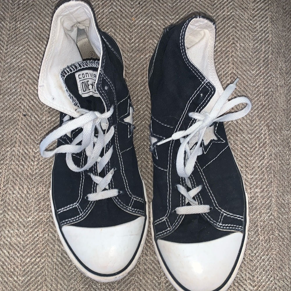 Excellent Preowned Condition Converse One Star High Top Sneaker Size 6.